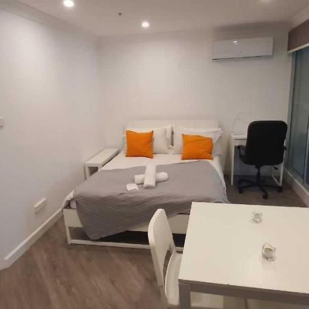 Dana-Cozy Studio With Shared Entry In The City Canberra Ngoại thất bức ảnh