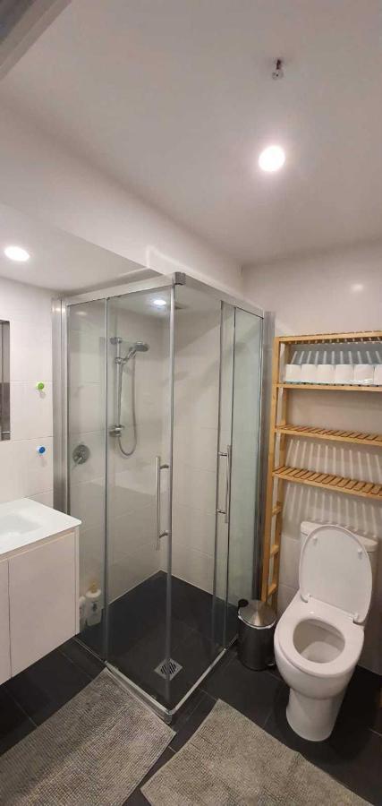 Dana-Cozy Studio With Shared Entry In The City Canberra Ngoại thất bức ảnh