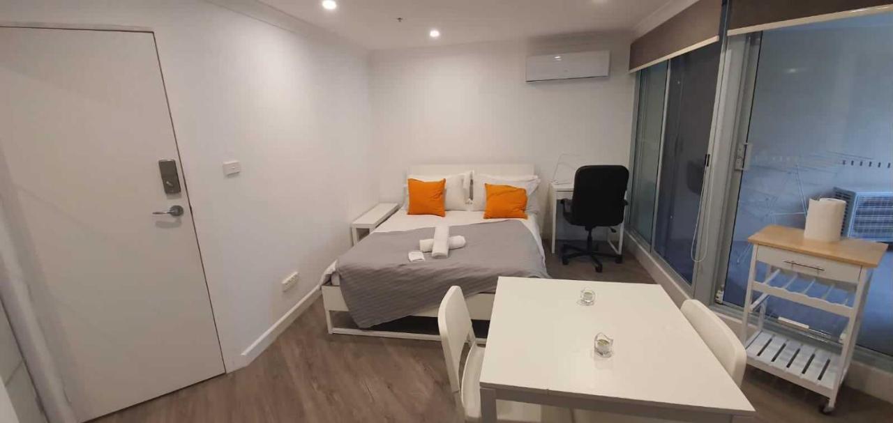Dana-Cozy Studio With Shared Entry In The City Canberra Ngoại thất bức ảnh