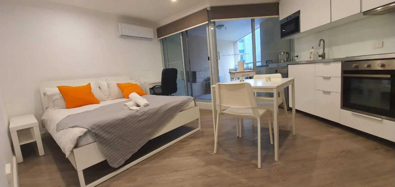 Dana-Cozy Studio With Shared Entry In The City Canberra Ngoại thất bức ảnh