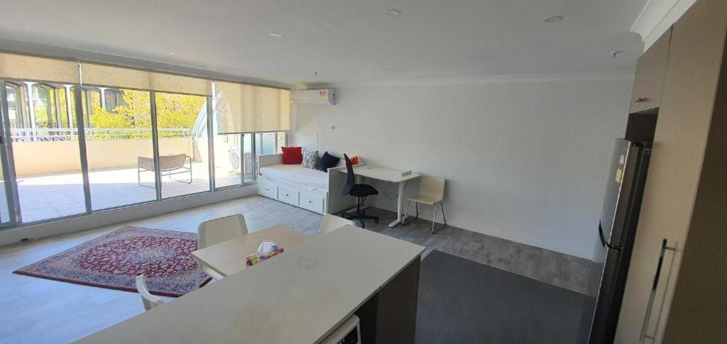 Dana-Cozy Studio With Shared Entry In The City Canberra Ngoại thất bức ảnh